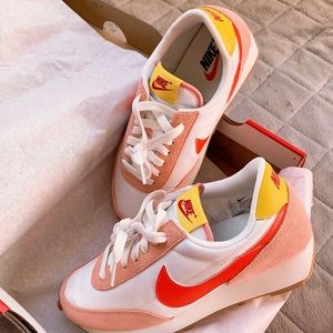 NIKE DAYBREAK CORAL PINK